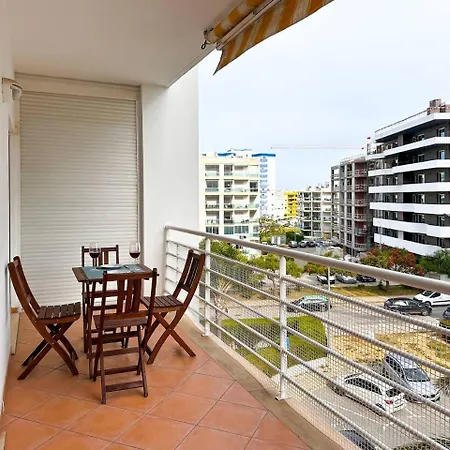 Portimao: Sol, E Lazer Com Garagem Apartamento *