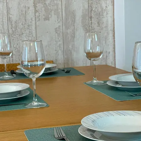 T1 Com Piscina, Garagem, Varanda E Ar Condicionado Em Ed Altumar
