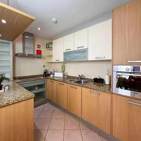 T1 Com Piscina, Garagem, Varanda E Ar Condicionado Em Ed Altumar
