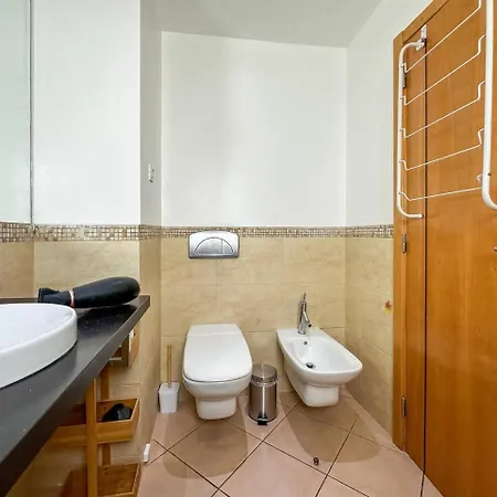 T1 Com Piscina, Garagem, Varanda E Ar Condicionado Em Ed Altumar *