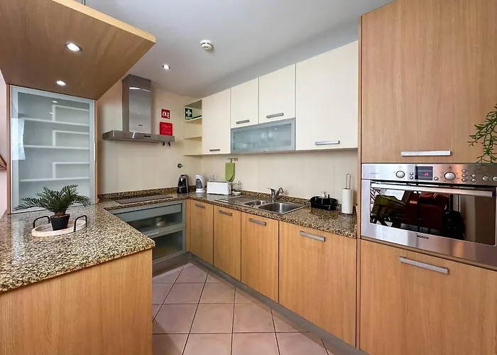 Portimao: Sol, E Lazer Com Garagem